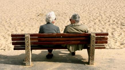 Пенсионна възраст и помощи за възрастни хора във Великобритания