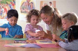 kids-doing-crafts-at-home-fsbhdk8n