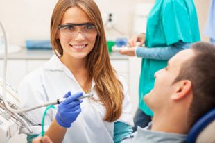 Как се става стоматологична сестра на Острова? Изисквания и стаж