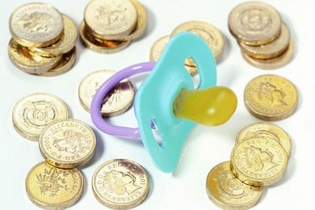 Работя през агенция. Ще получавам ли законно установено обезщетение по майчинство?